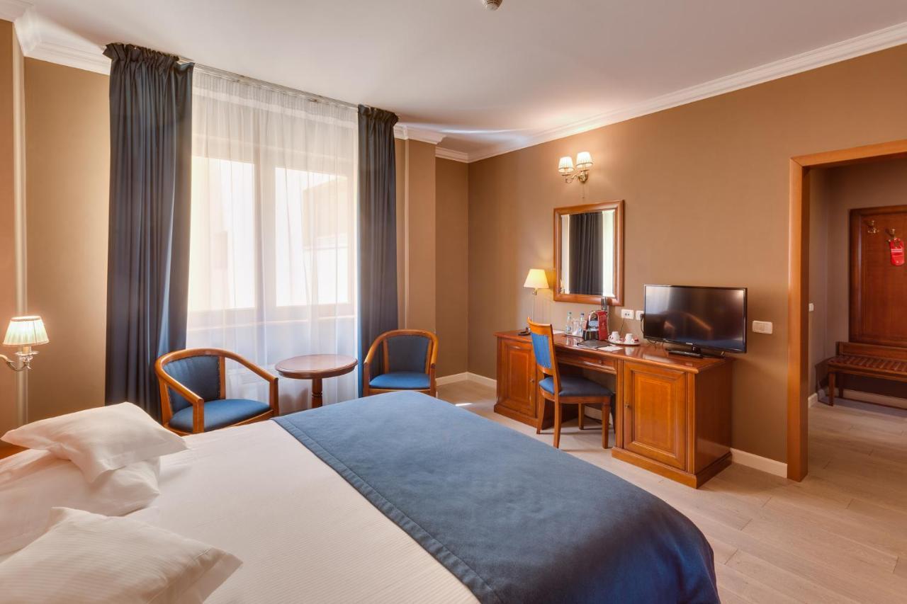 Hotel Opera Plaza Клуж-Напока Экстерьер фото